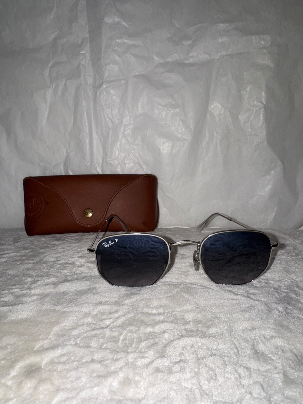 Ray-Ban Men’s Silver Frame Sunglasses with Black Lenses and Brown Case